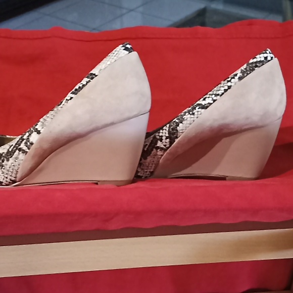 Violet & Red Snakeskin Wedges. NWOT. Never Been Worn. PERSIA Size 7M. - Picture 11 of 16